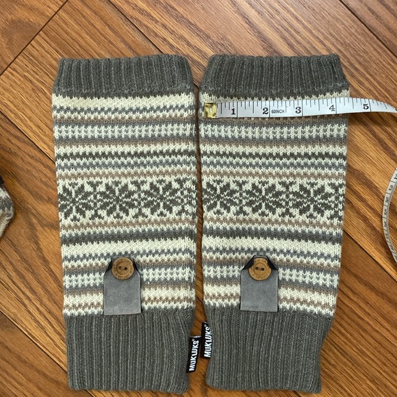 Mukluks woman’s snow bunny faux fur helmet knit hat and arm warmer sleeves 3pc - Picture 12 of 13